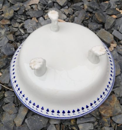 Compotier en porcelaine de Tournai décor aux glands – Image 5
