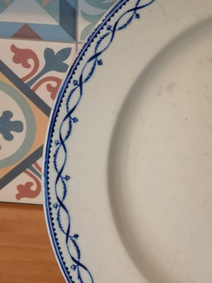 Plat rond en porcelaine tendre de Tournai (anneau). – Image 2