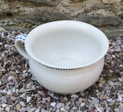 Pot de chambre en porcelaine de Tournai décor aux glands – Image 2