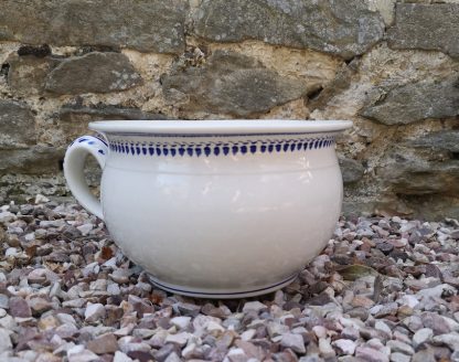 Pot de chambre en porcelaine de Tournai décor aux glands