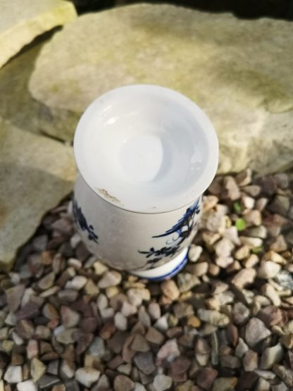 Petit pot à lait en porcelaine de tournai à la mouche. – Image 5