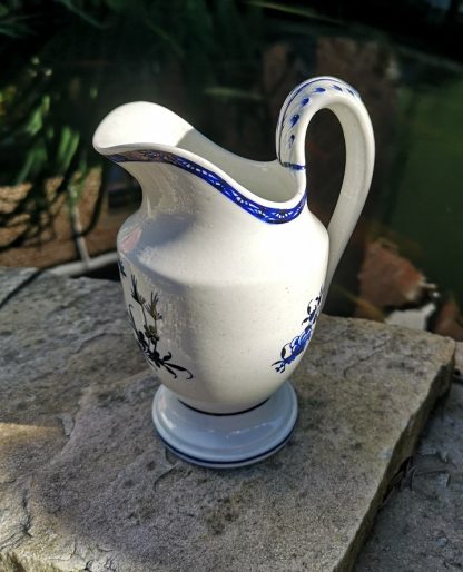 Pot à lait en porcelaine de tournai à la mouche. – Image 5