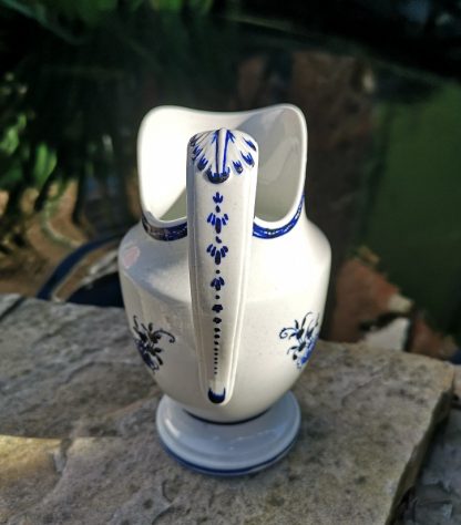 Pot à lait en porcelaine de tournai à la mouche. – Image 2