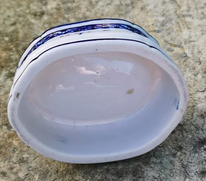 Salière en porcelaine de Tournai fin 18ème décor ronda à la mouche. – Image 3