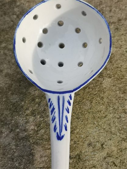 Saupoudreuse en porcelaine de Tournai. – Image 2