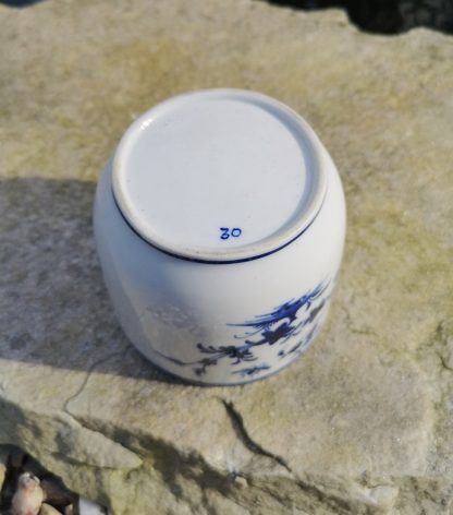 Sucrier boule en porcelaine de Tournai (Ronda à la mouche). – Image 6