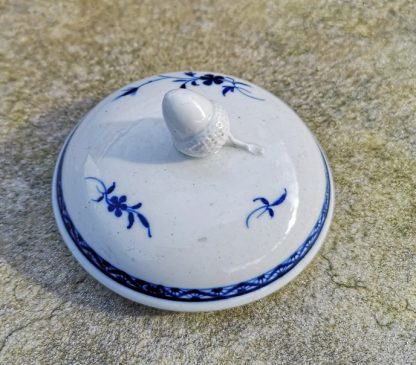 Sucrier boule en porcelaine de Tournai (Ronda à la mouche). – Image 4