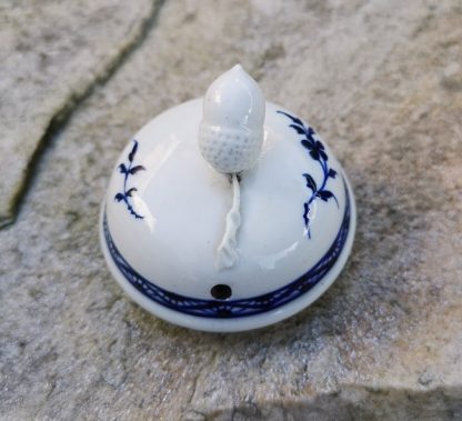 Verseuse en porcelaine de Tournai décor à la mouche. – Image 5