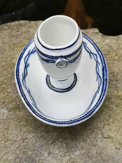 Moutardier en porcelaine de Tournai décor à la chenille. – Image 7