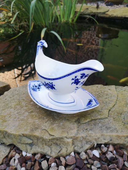 Saucière et sa base à l’aigle en porcelaine de Tournai décor à la mouche. – Image 6