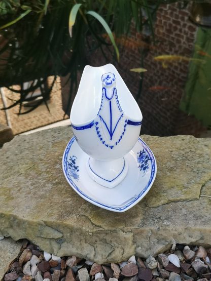 Saucière et sa base à l’aigle en porcelaine de Tournai décor à la mouche. – Image 5