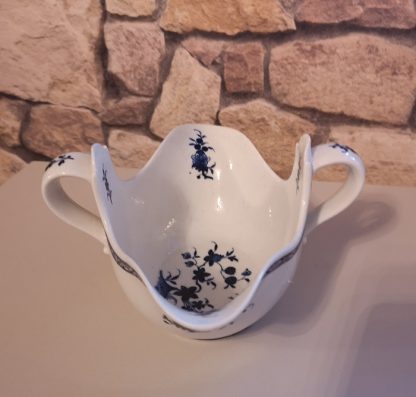 Saucière en porcelaine de Tournai et son présentoir décor à la mouche. – Image 4