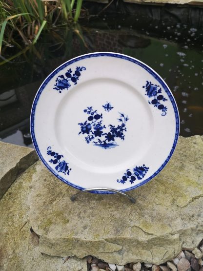 Assiette en porcelaine de Tournai (Mouche)