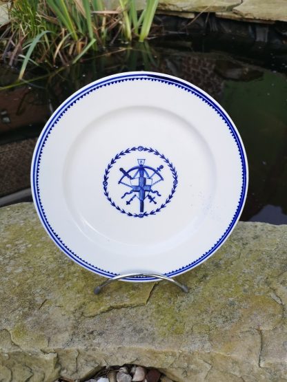 Assiette en porcelaine de Tournai – Gilde de Saint-Georges de Gand.