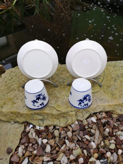 Paire de Tasses tronçonique en porcelaine tendre de Tournai. – Image 3