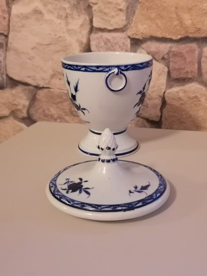 Sucrier en porcelaine de Tournai à la mouche. – Image 4