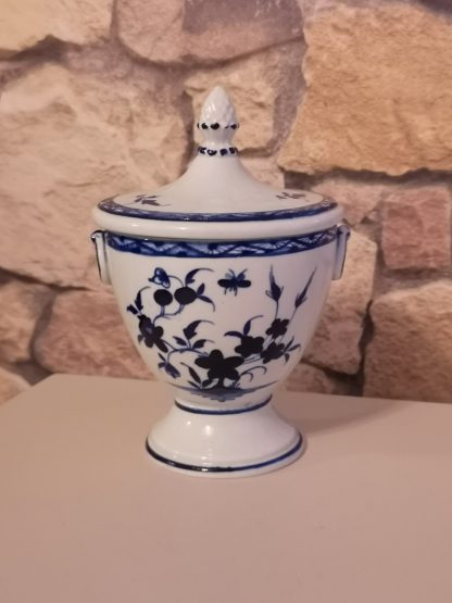 Sucrier en porcelaine de Tournai à la mouche. – Image 2