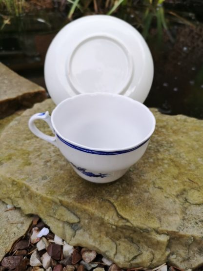 Tasse à chocolat en porcelaine tendre de Tournai (Mouche) – Image 3
