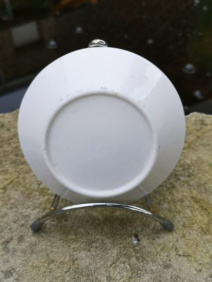 Sous tasse haute en porcelaine de Tournai décor à l'anneau. – Image 3