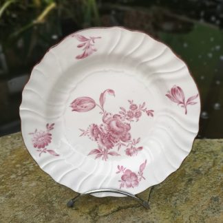 Assiette en camaïeu rose Tournai, 1ère période.