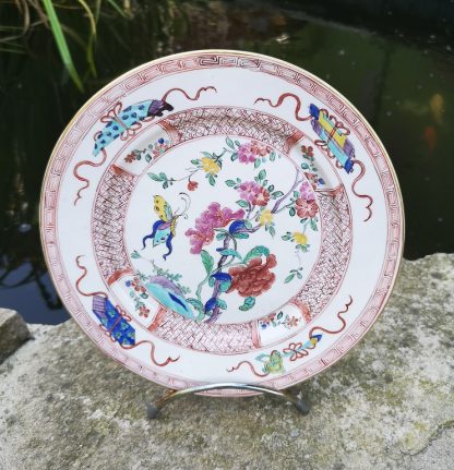 Assiette en porcelaine de Tournai Copie de Chine.