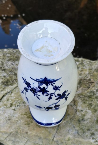 Pot à lait en porcelaine de tournai à la mouche 1 clochette. – Image 4