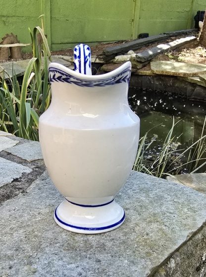 Pot à lait miniature en porcelaine de tournai à l’épi. – Image 6
