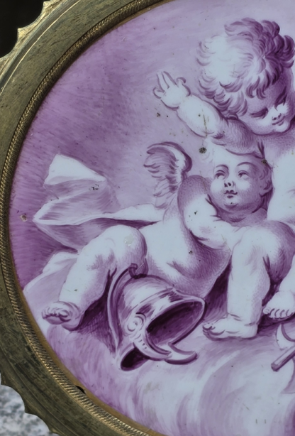 Plaque de meuble en porcelaine de Tournai en camaïeu pourpre. – Image 3