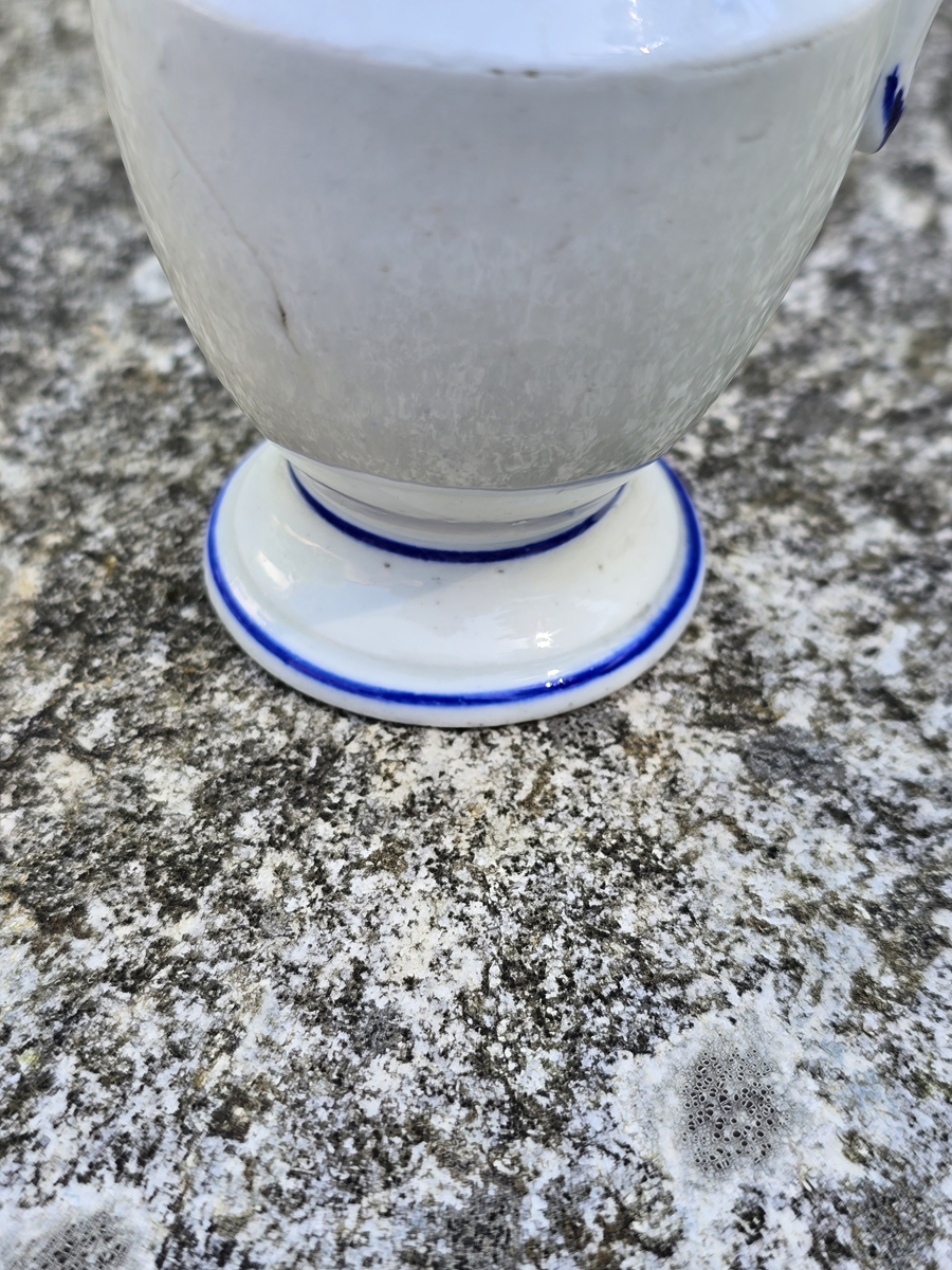 Pot à lait à dinette en porcelaine de tournai à l’épi. – Image 6