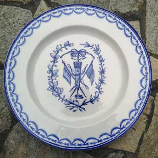 Assiette en porcelaine de Tournai décor Saint Sébastien d'Ostende.