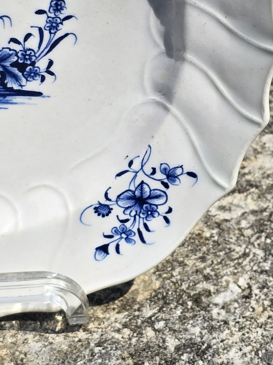 Assiette à dessert en porcelaine de Tournai décor Ronda 18ème. – Image 3