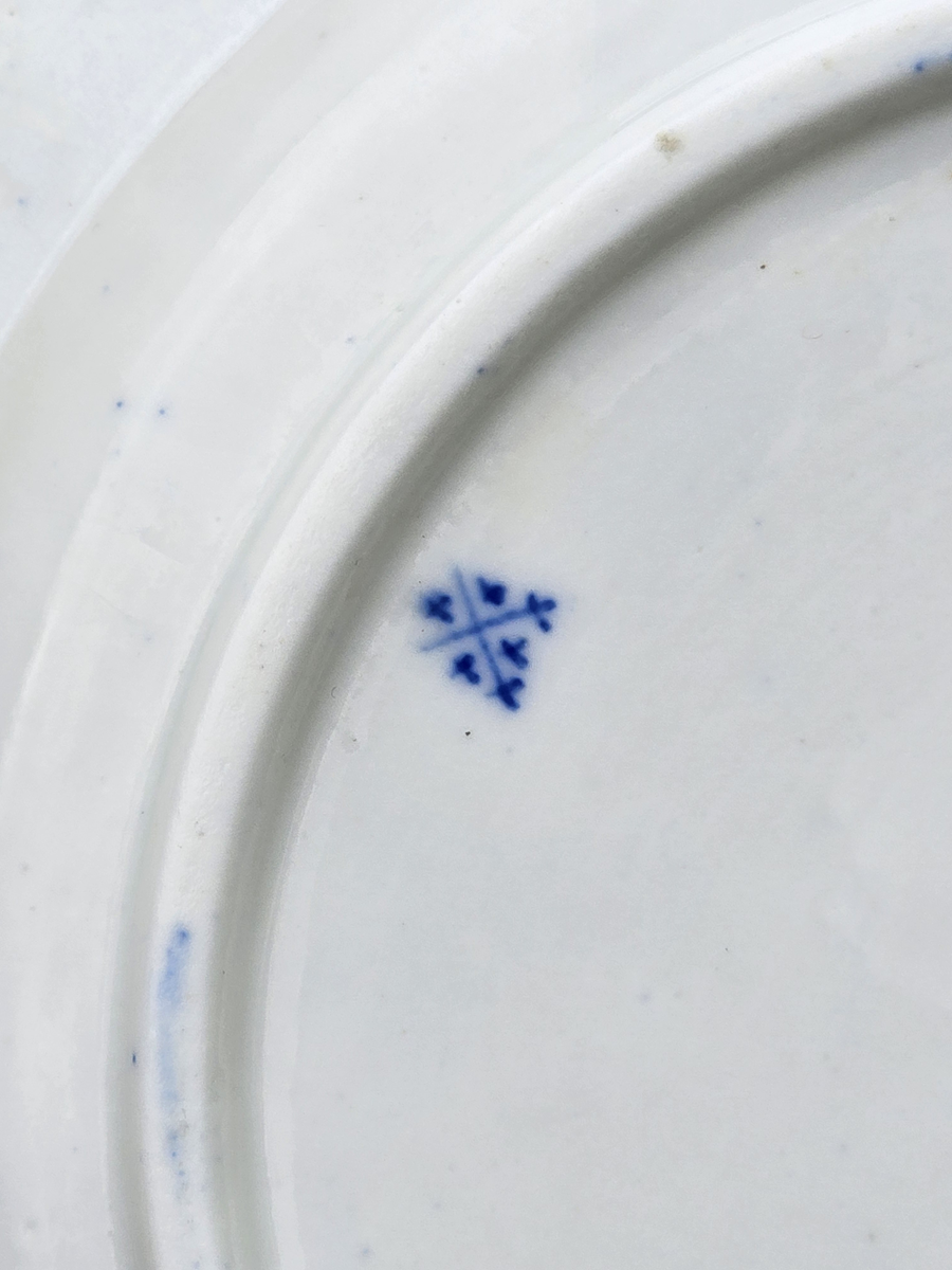 Assiette à fromage en porcelaine de Tournai (immortel de Saxe). – Image 5