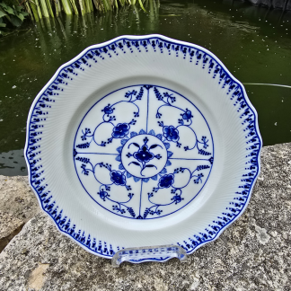 Assiette à fromage en porcelaine de Tournai (immortel de Saxe).