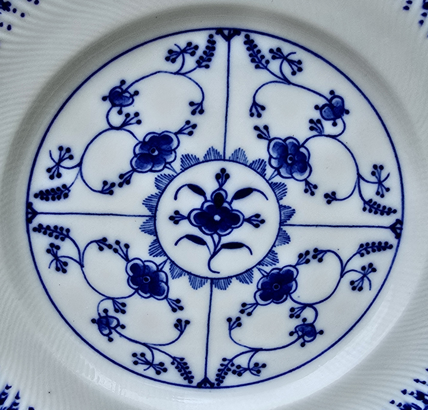 Assiette à fromage en porcelaine de Tournai (immortel de Saxe). – Image 4