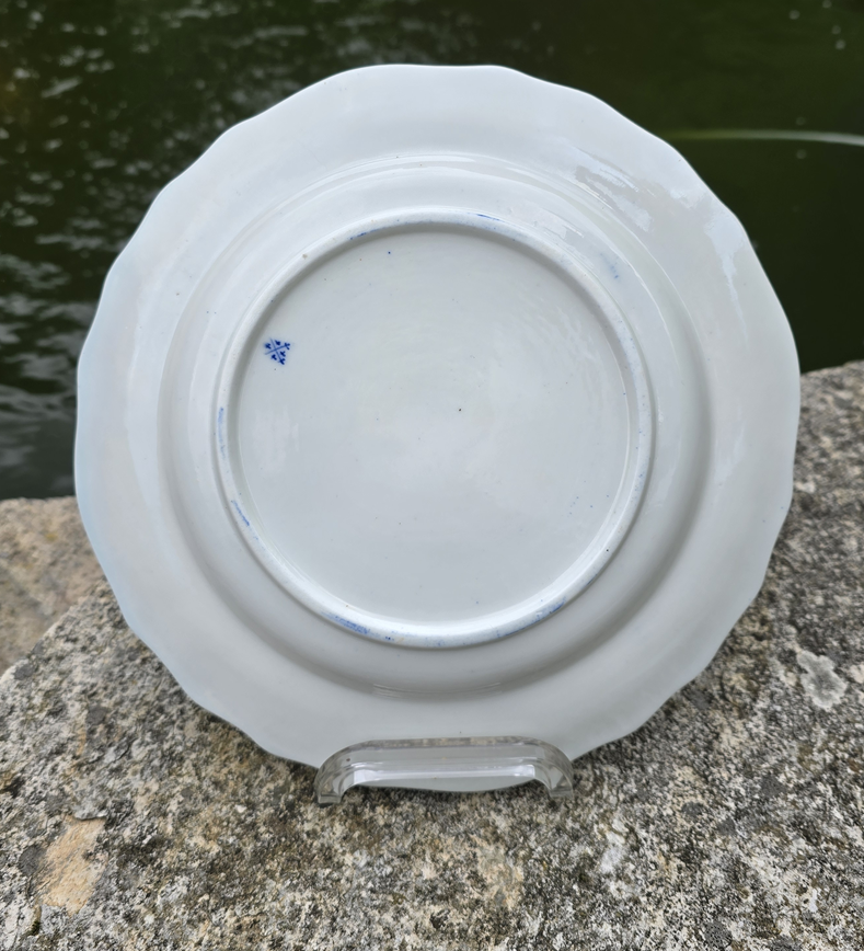 Assiette à fromage en porcelaine de Tournai (immortel de Saxe). – Image 2