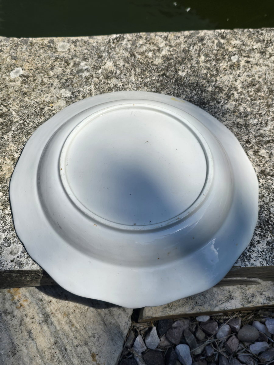 Rare assiette creuse en porcelaine de Tournai (Ronda). – Image 4