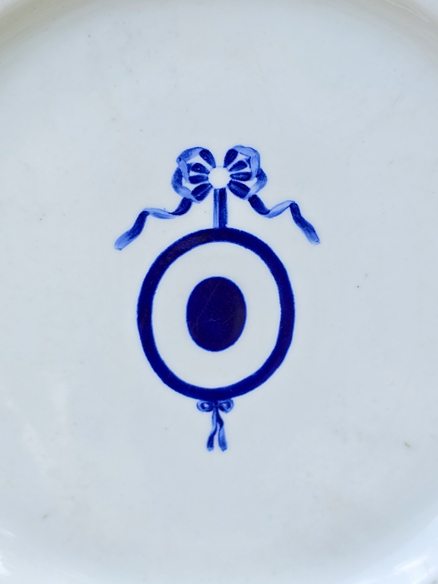 Rare assiette en porcelaine de tournai au médaillon non terminé. – Image 4