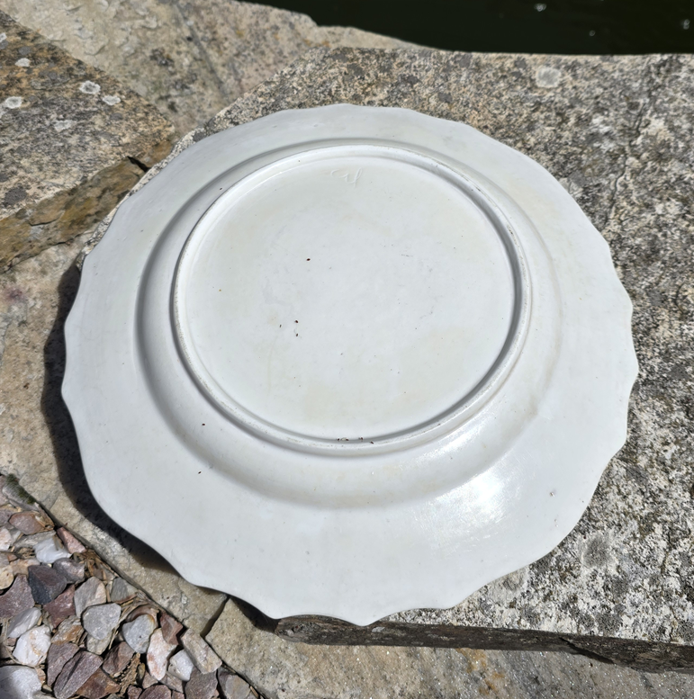 Assiette en porcelaine de Tournai décor à l’oiseau. – Image 4