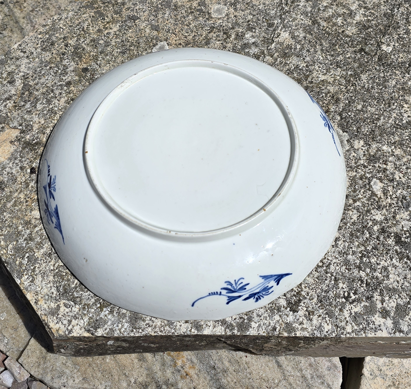 Compotier en porcelaine de Tournai (décor à la mouche) – Image 3