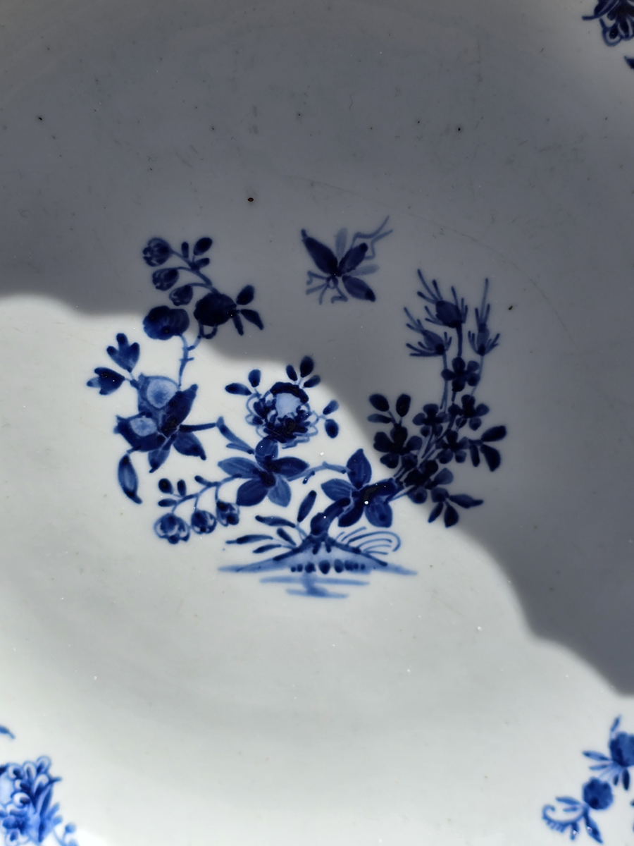 Compotier en porcelaine de Tournai (décor à la mouche) – Image 2