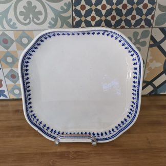 Compotier carré en porcelaine de Tournai (glands) n°5. 