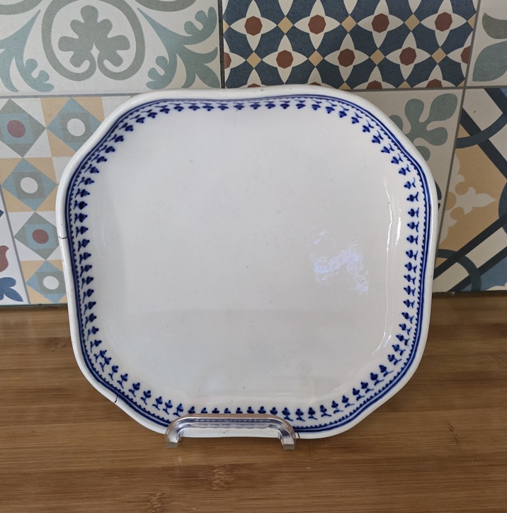 Compotier carré en porcelaine de Tournai (glands) n°5.