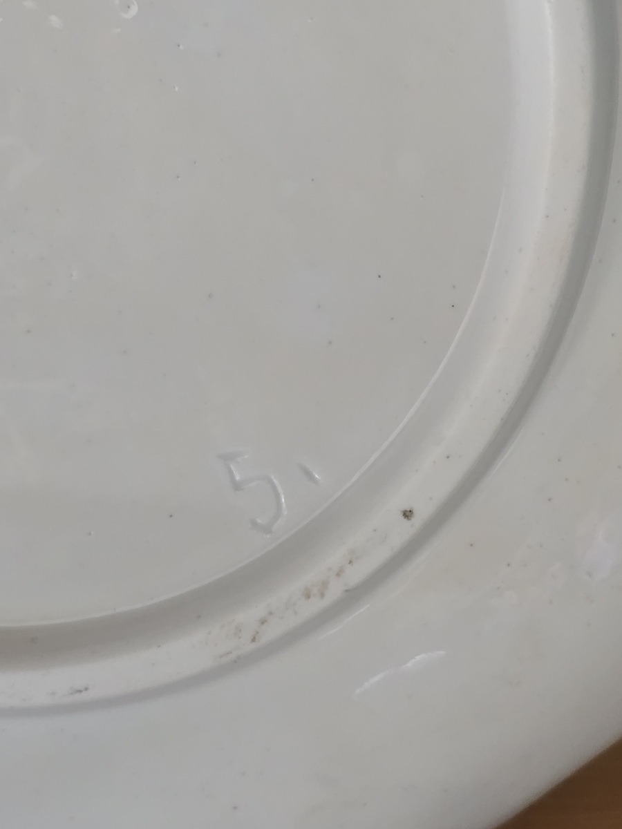 Compotier carré en porcelaine de Tournai (glands) n°5. – Image 2