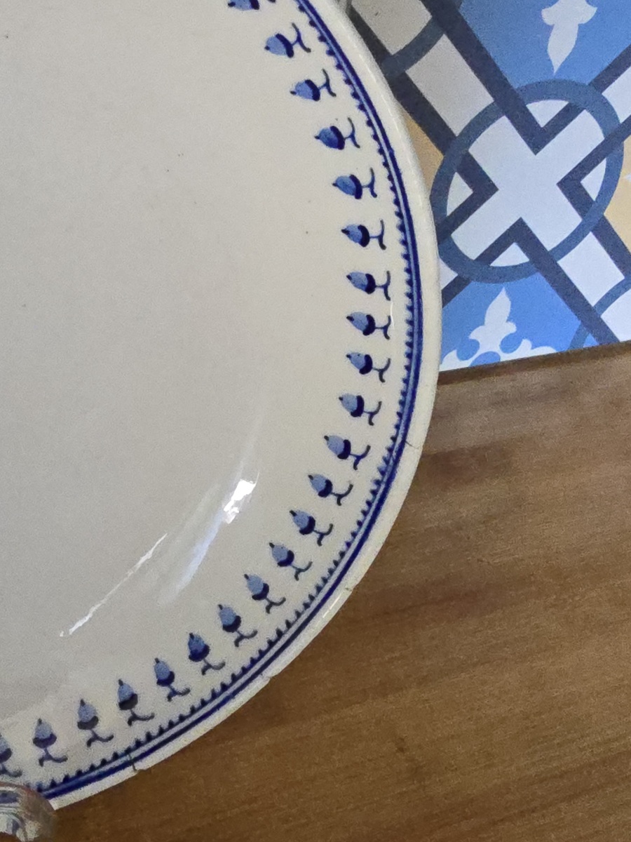 Compotier en porcelaine de Tournai décor aux glands. – Image 2