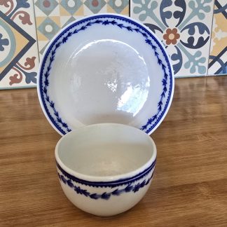 Pochon en porcelaine de Tournai (laurier fleuri)